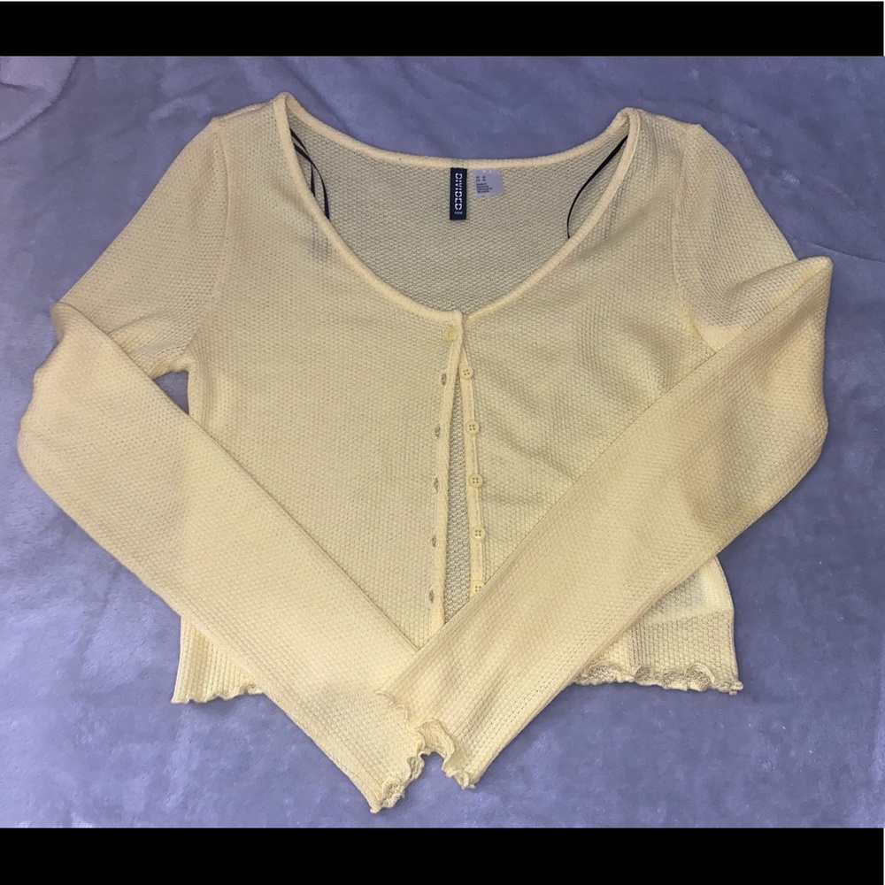 Yellow fitted cardigan , w/ Lettuce edge